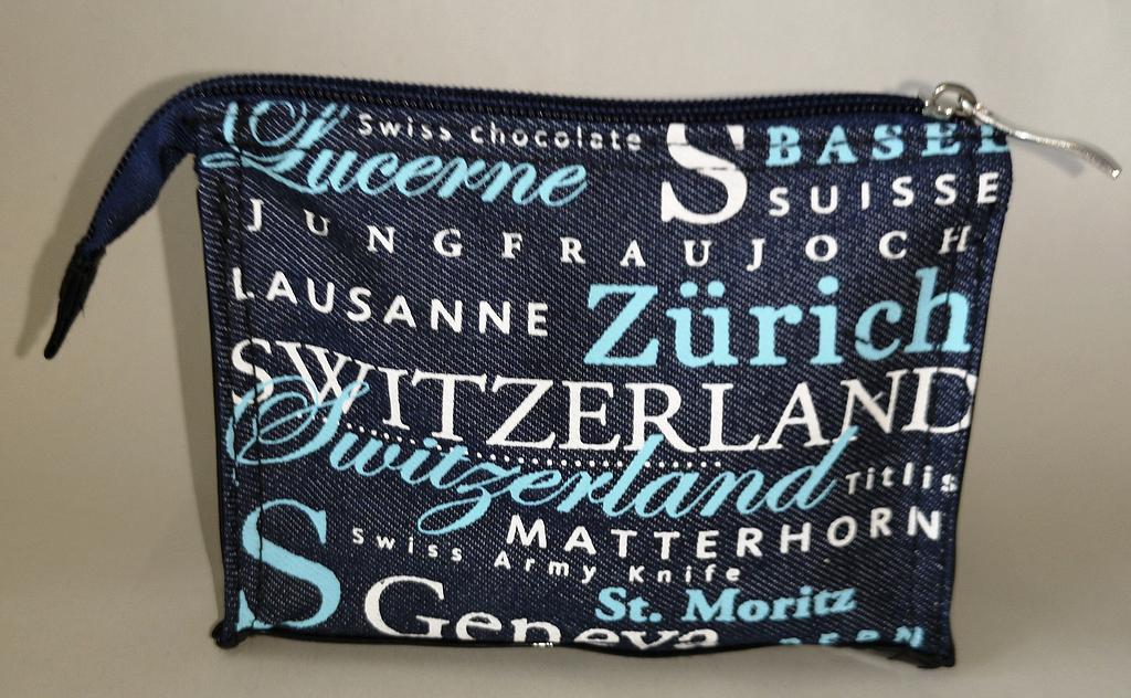 [BZ 2024633] Petite trousse de toilette "Switzerland"