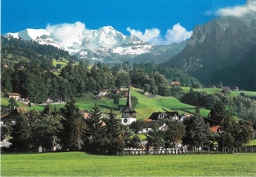 [CP 208828] Postcards 23305 Reichenbach im Kandertal mit Blüemlisalp