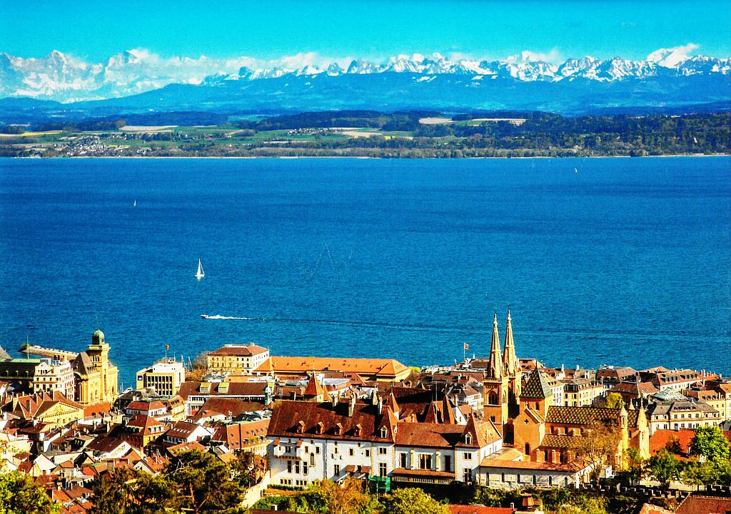 [CP 209407] Postcards 27584 Neuchâtel, Vieille ville, le château, lac, Alpes