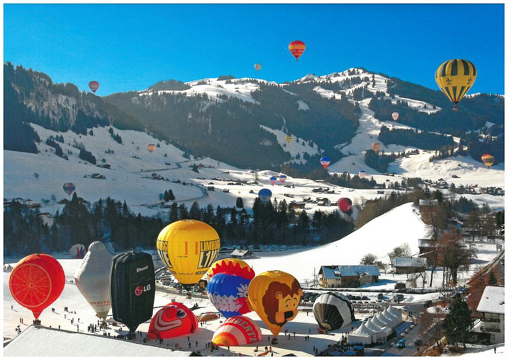 [CP 203295] Postcards 27656 w Château-d'Oex VD (Festival international de ballons)